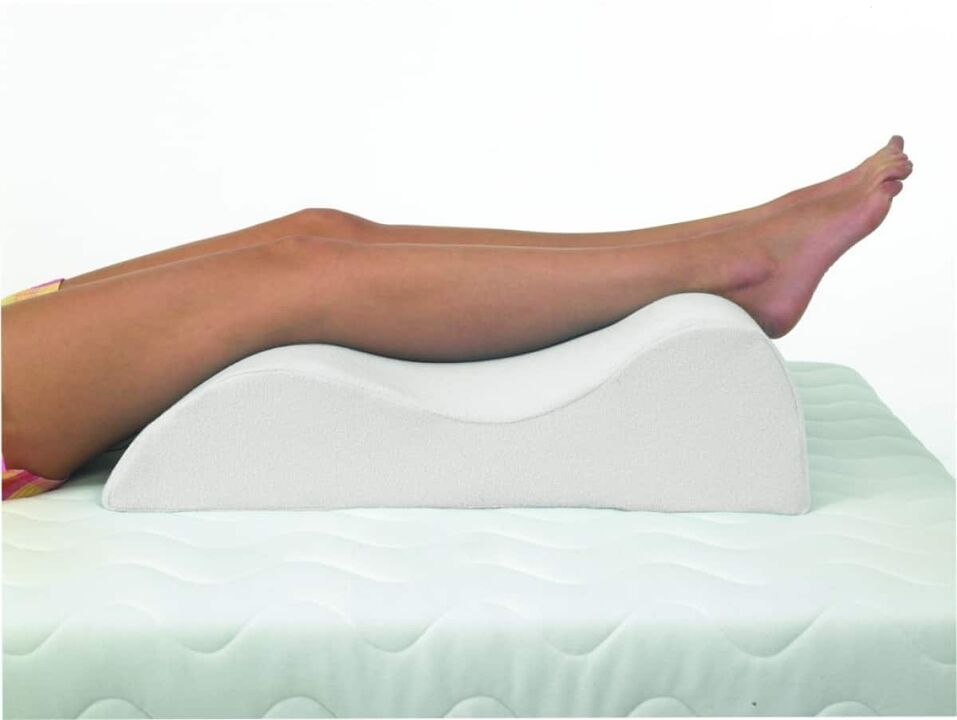 Orthopedic pillow to relieve symptoms of varicose veins on the legs